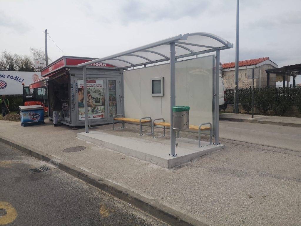 Strožanac Pored Kioska Tiska